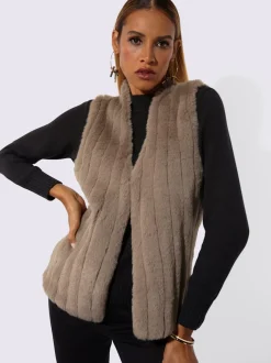 Gilet en tricot imitation fourrure avec col V et coutures affinantes