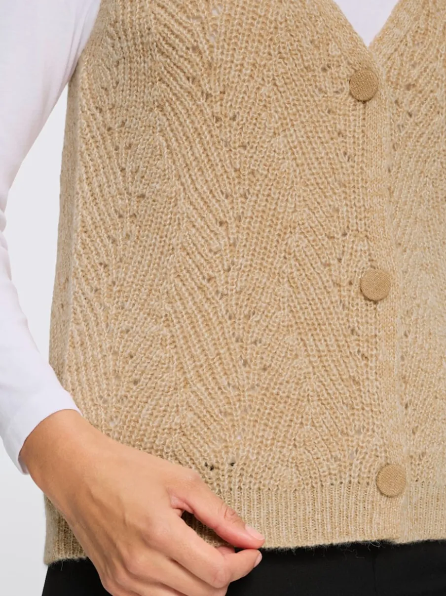 Gilet en tricot tricot ajouré