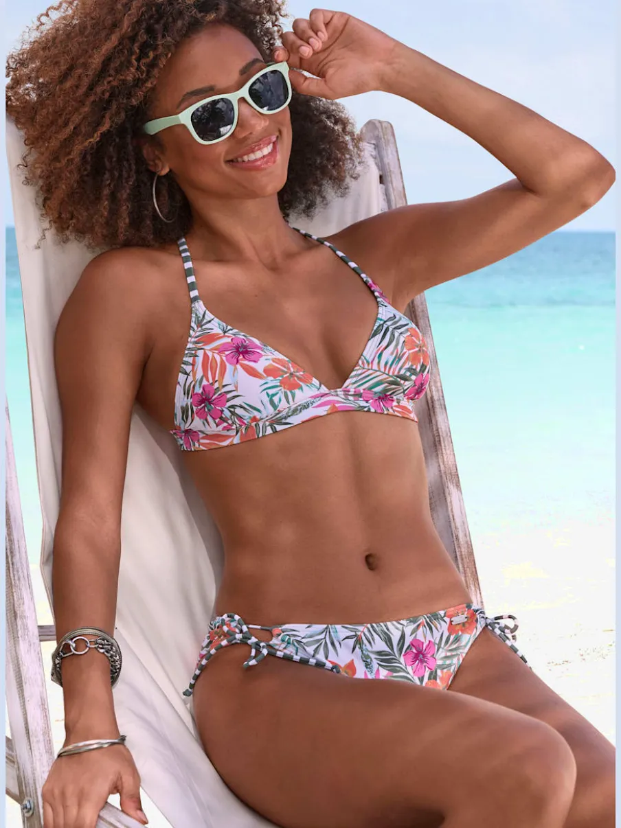 Haut de bikini triangle avec motifs fleuris à porter selon envies
