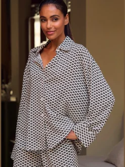 Haut de pyjama au design classique
