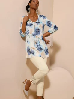 Jean 7/8 avec broderies et dentelle au bas de jambes