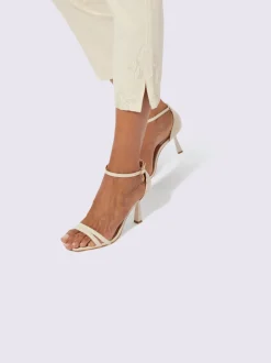 Jean 7/8 avec broderies et dentelle au bas de jambes