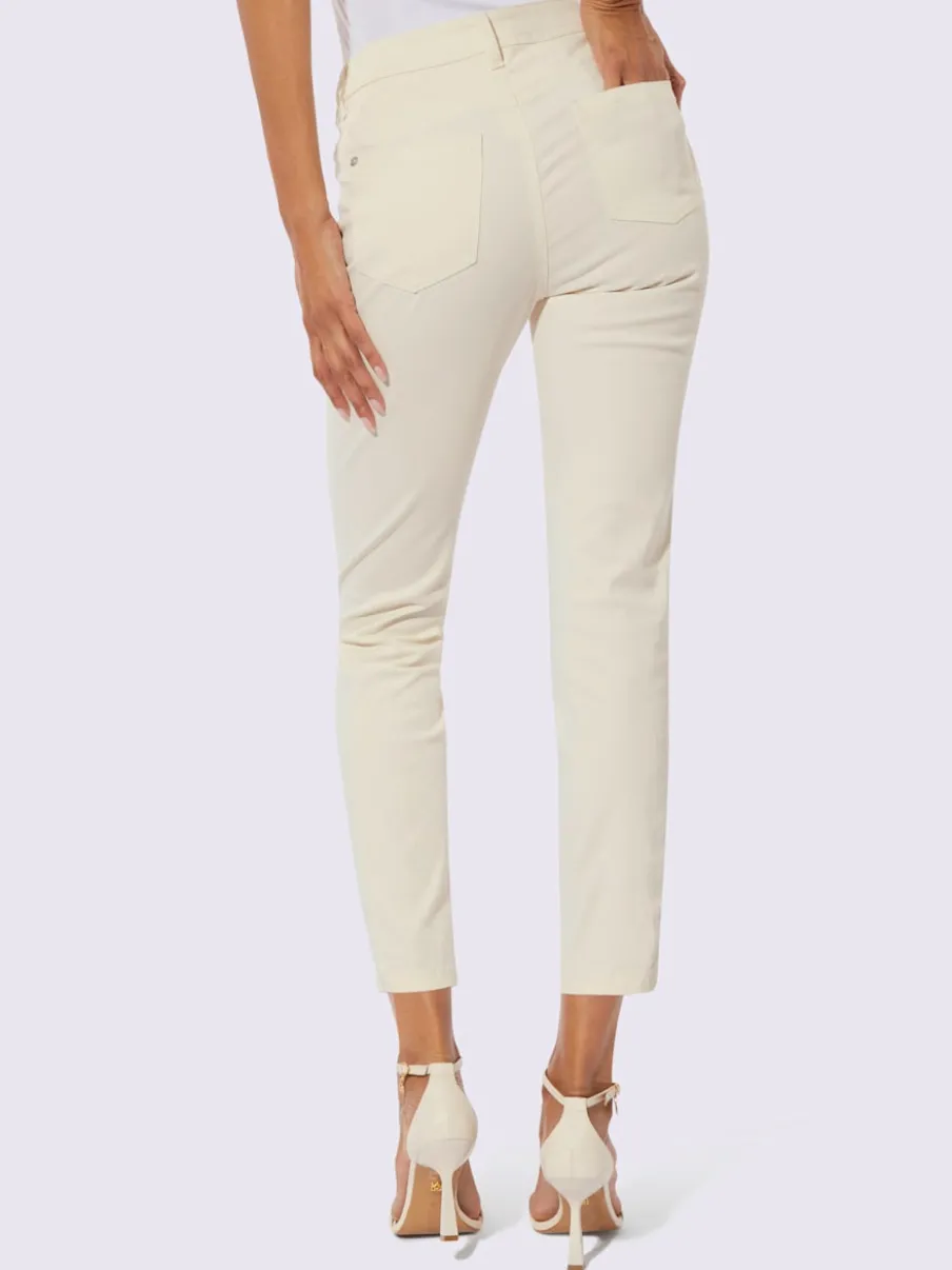 Jean 7/8 avec broderies et dentelle au bas de jambes