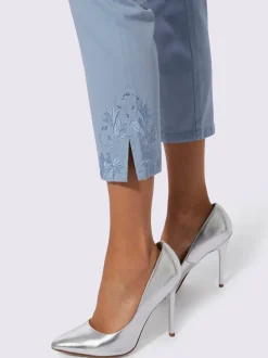 Jean 7/8 avec broderies et dentelle au bas de jambes