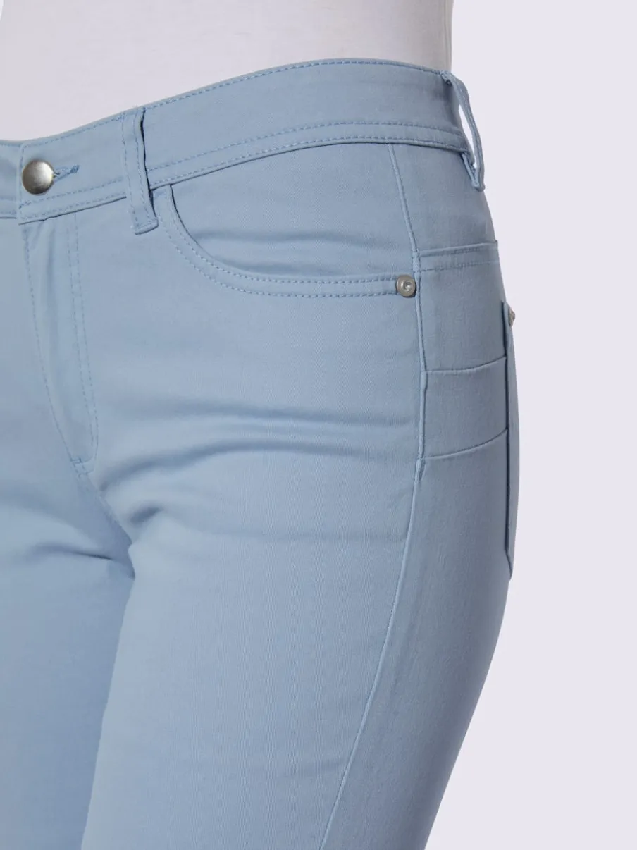 Jean 7/8 avec broderies et dentelle au bas de jambes
