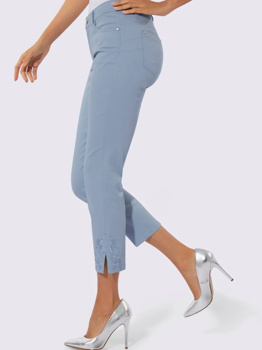 Jean 7/8 avec broderies et dentelle au bas de jambes