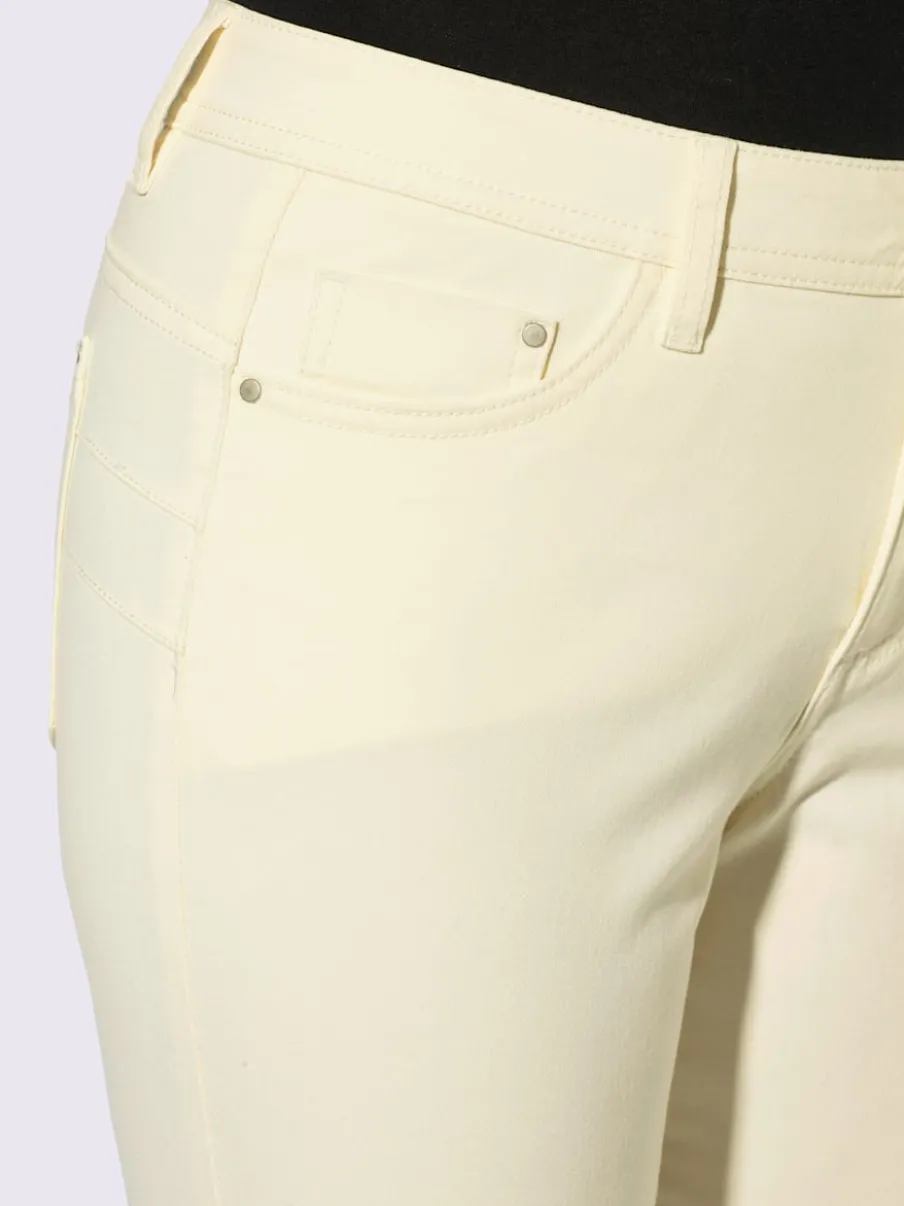Jean 7/8 avec empiècements en dentelle raffinée latéraux