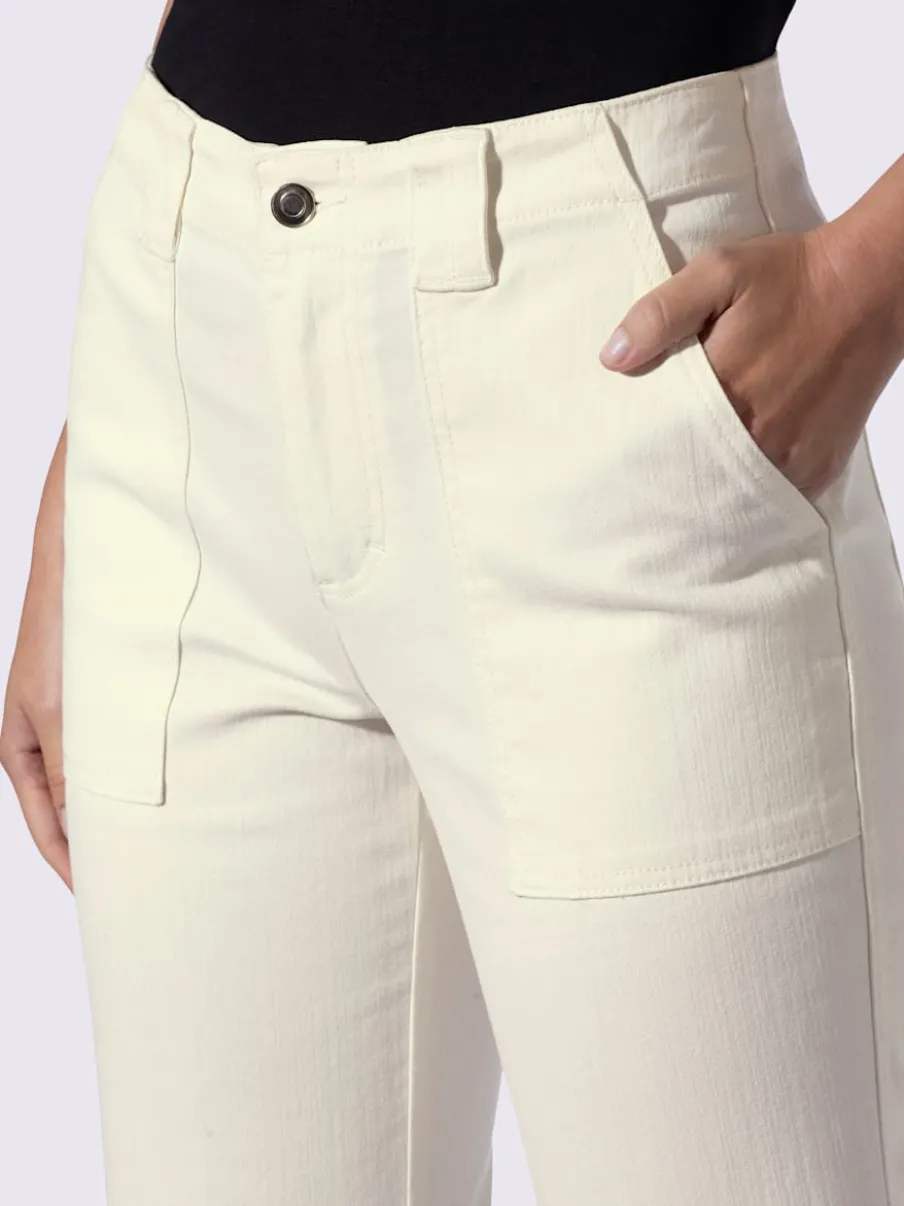 Jean bootcut avec poches plaquées et plis flatteurs