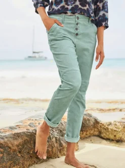 Jean boyfriend 5 poches avec fermeture bouton et coutures décoratives