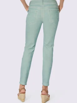 Jean boyfriend 5 poches avec fermeture bouton et coutures décoratives