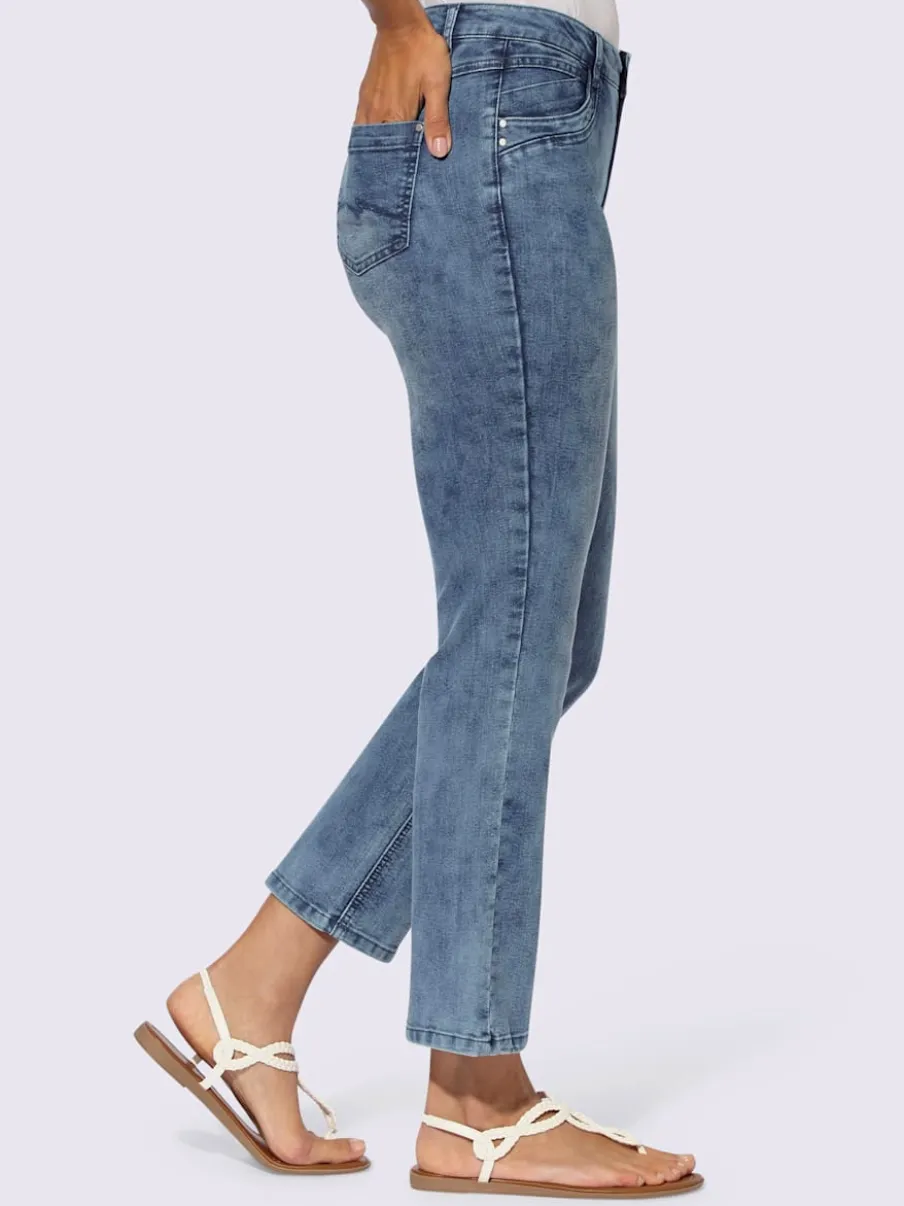 Jean 7/8 à cinq poches avec fermeture à bouton et détails brodés