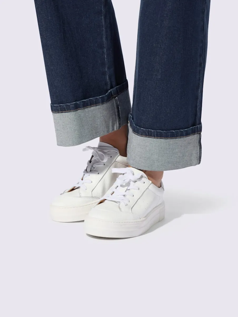 Jean cinq poches avec revers fixe jambes larges