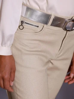 Jean cinq poches en coton extensible avec détails fentes