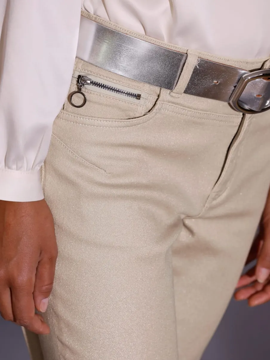 Jean cinq poches en coton extensible avec détails fentes