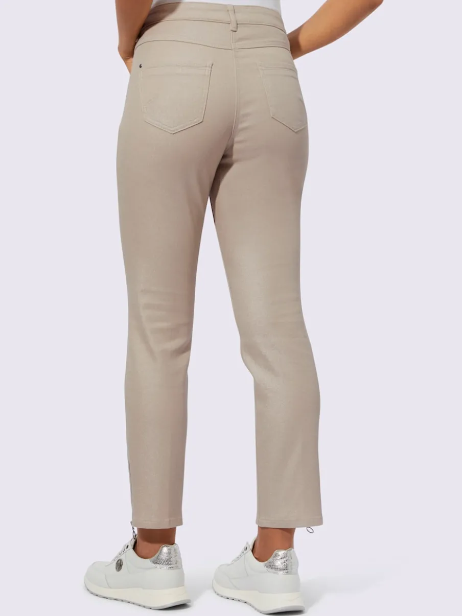 Jean cinq poches en coton extensible avec détails fentes
