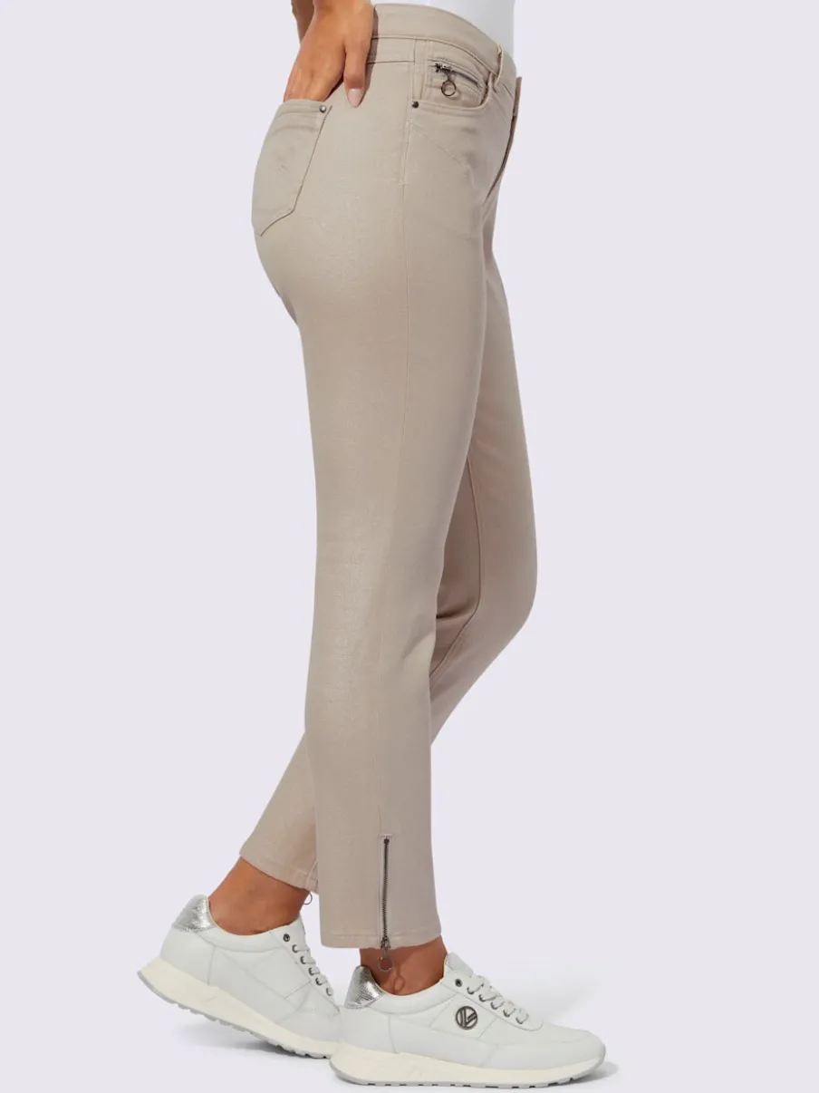 Jean cinq poches en coton extensible avec détails fentes
