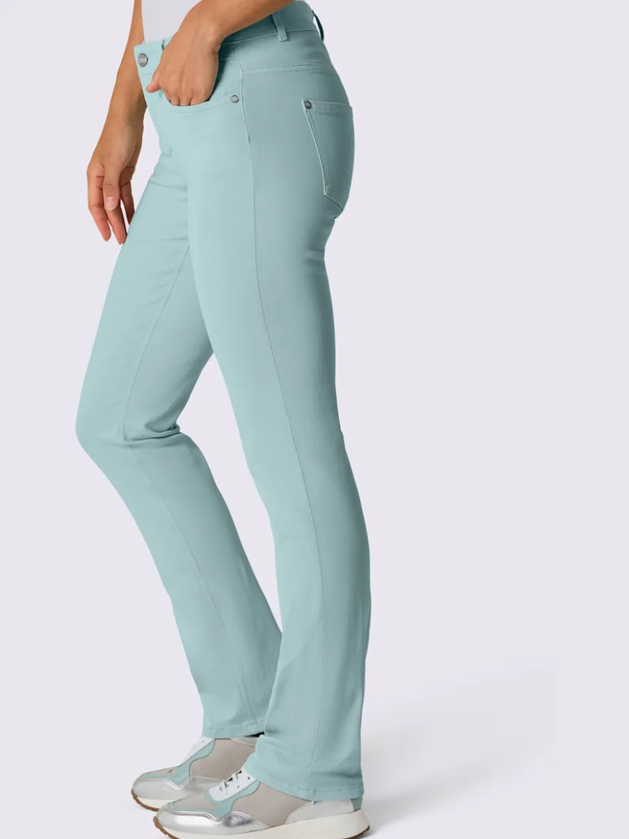 Jean coupe droite à cinq poches en tissu ultra-extensible