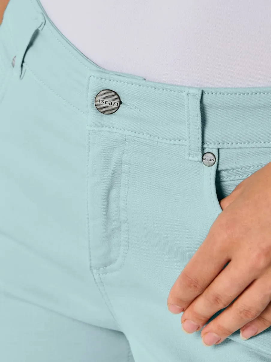 Jean coupe droite à cinq poches en tissu ultra-extensible