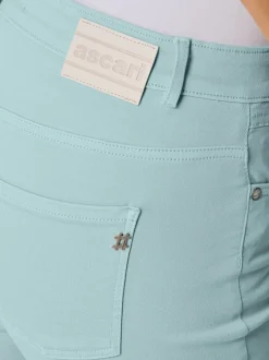 Jean coupe droite à cinq poches en tissu ultra-extensible