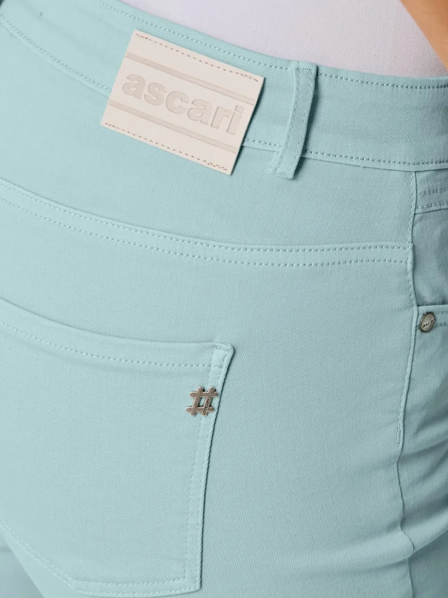 Jean coupe droite à cinq poches en tissu ultra-extensible