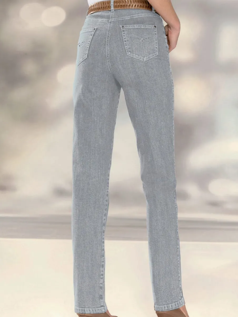 Jean à coupe élancée avec broderie sur poches arrière