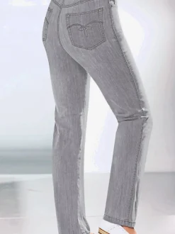 Jean à coupe élancée avec broderie sur poches arrière