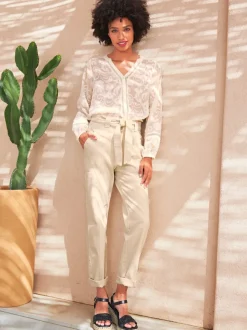 Jean décontracté avec ceinture et poches pratiques