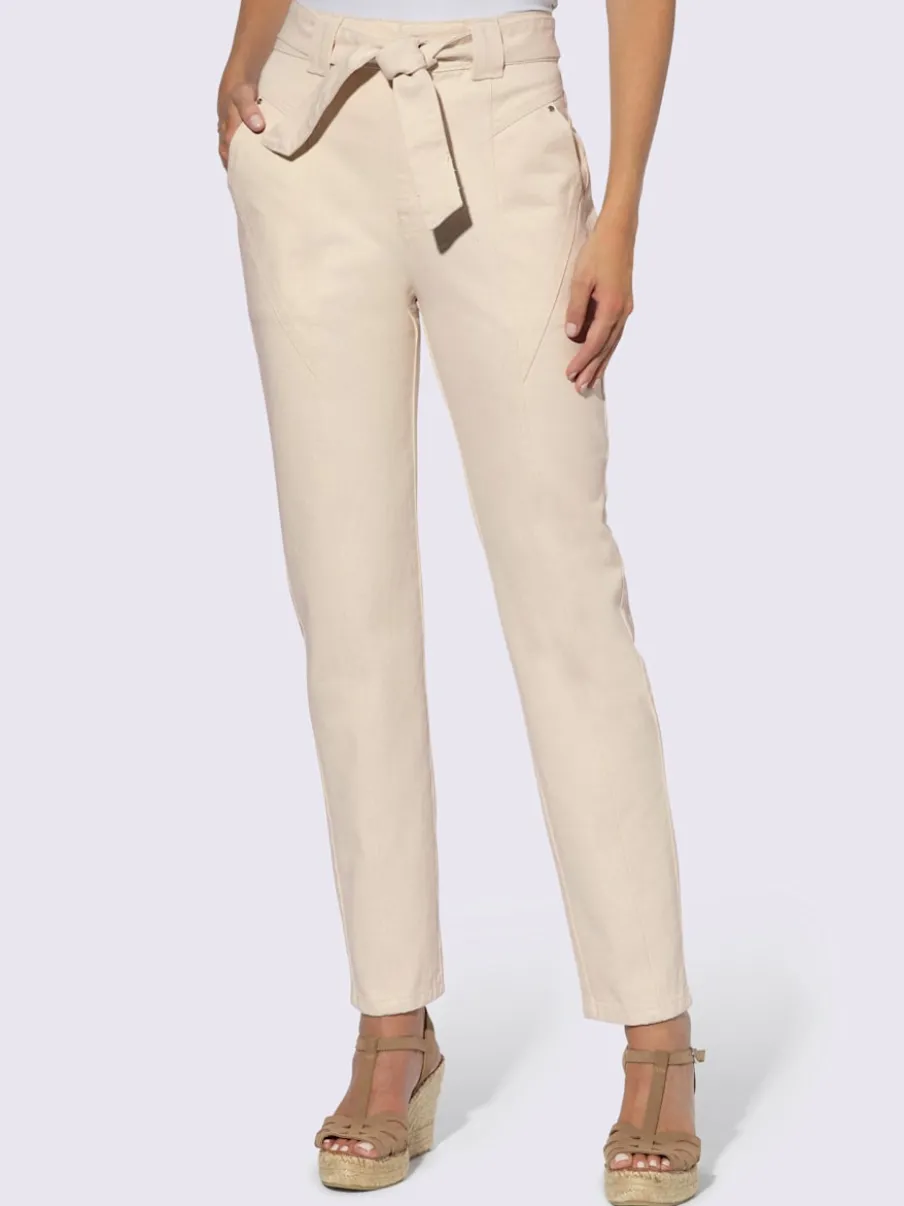 Jean décontracté avec ceinture et poches pratiques