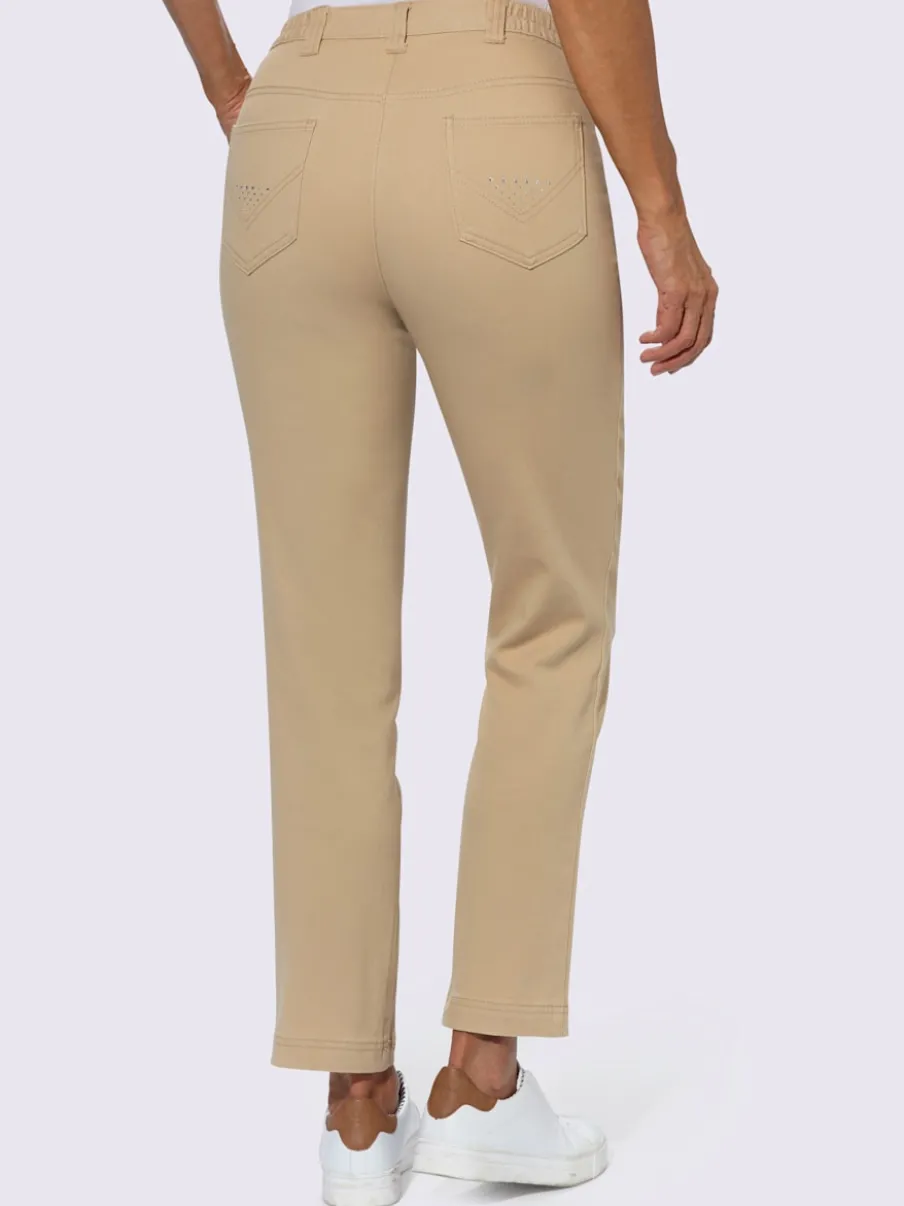 Jean droit avec ceinture élastique poches arrière brillantes.