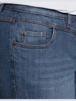 Jean droit empiècement en v pour un effet ventre plat