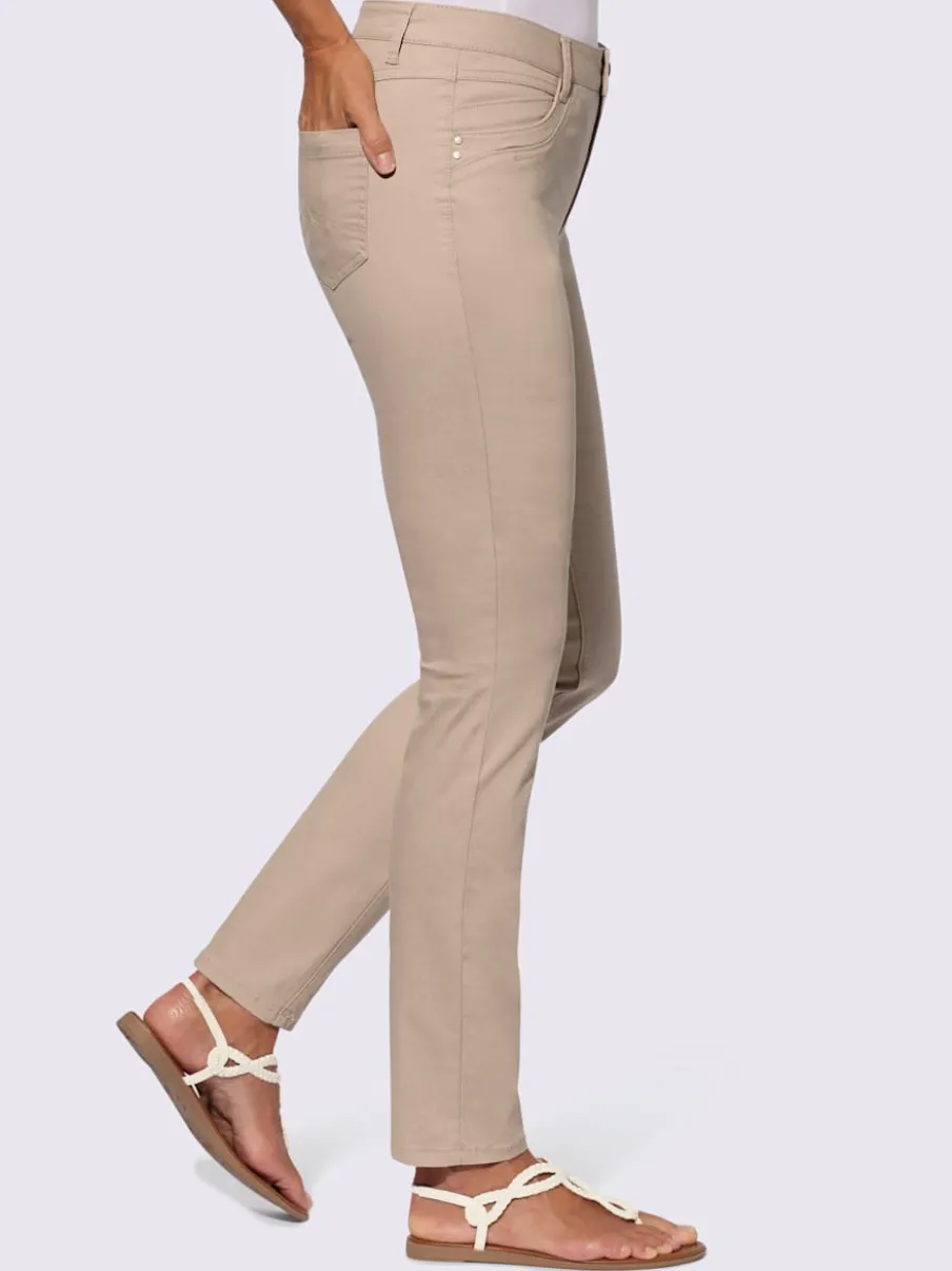 Jean extensible cinq poches avec rivets décoratifs arrière