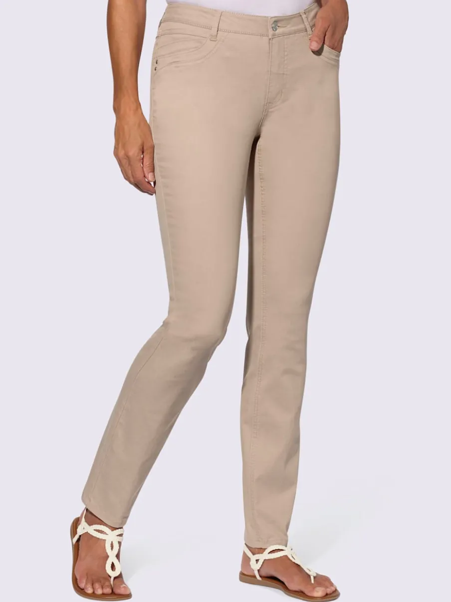 Jean extensible cinq poches avec rivets décoratifs arrière