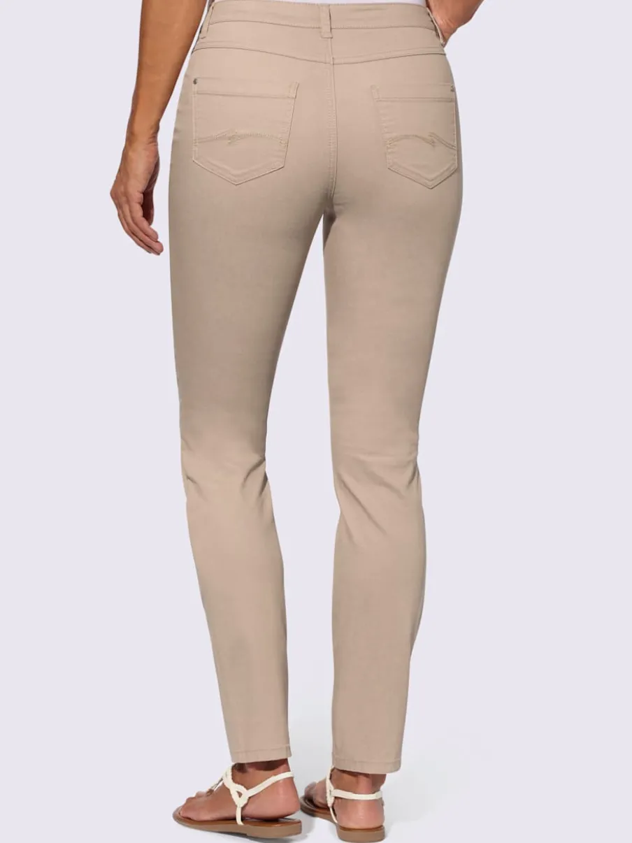 Jean extensible cinq poches avec rivets décoratifs arrière