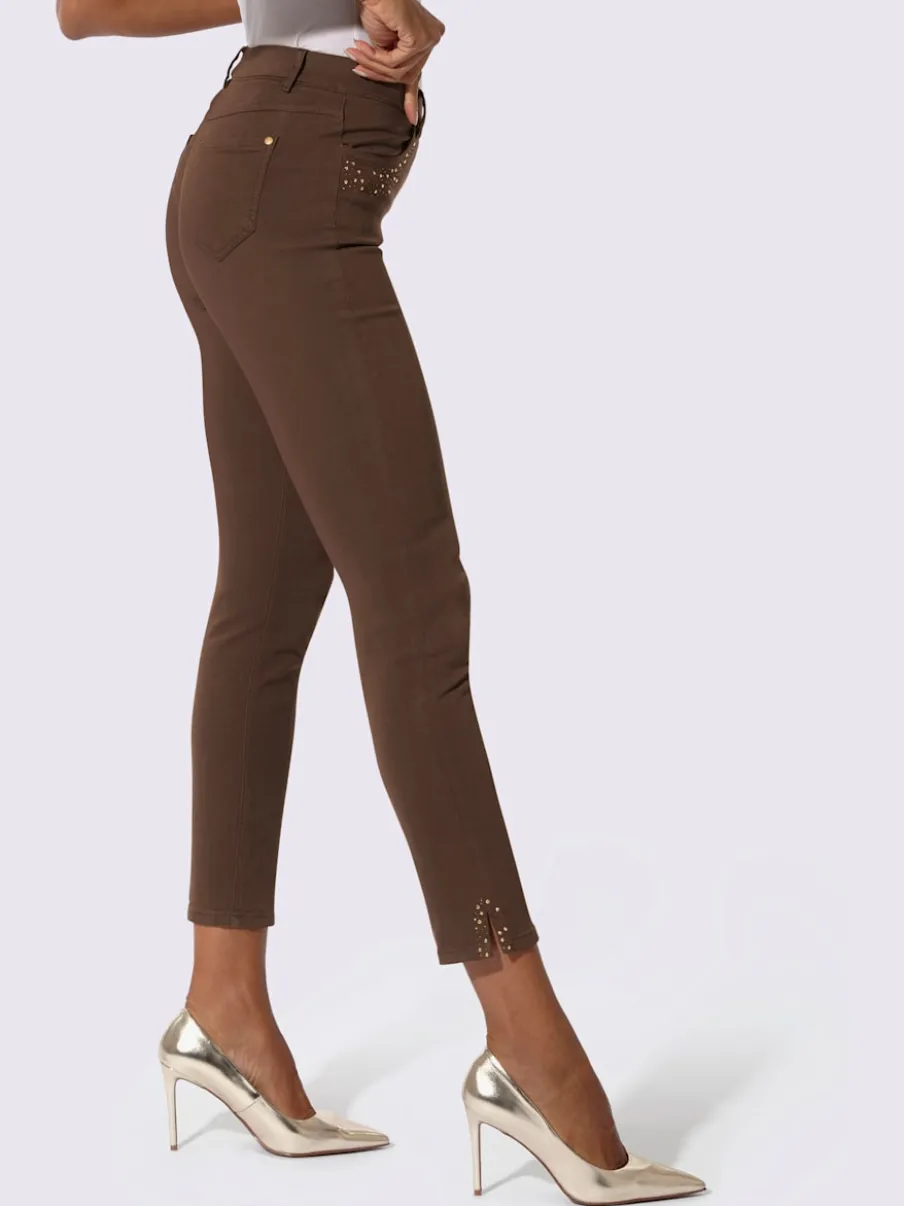 Jean extensible à fausse fermeture avec pierres brillantes et fente