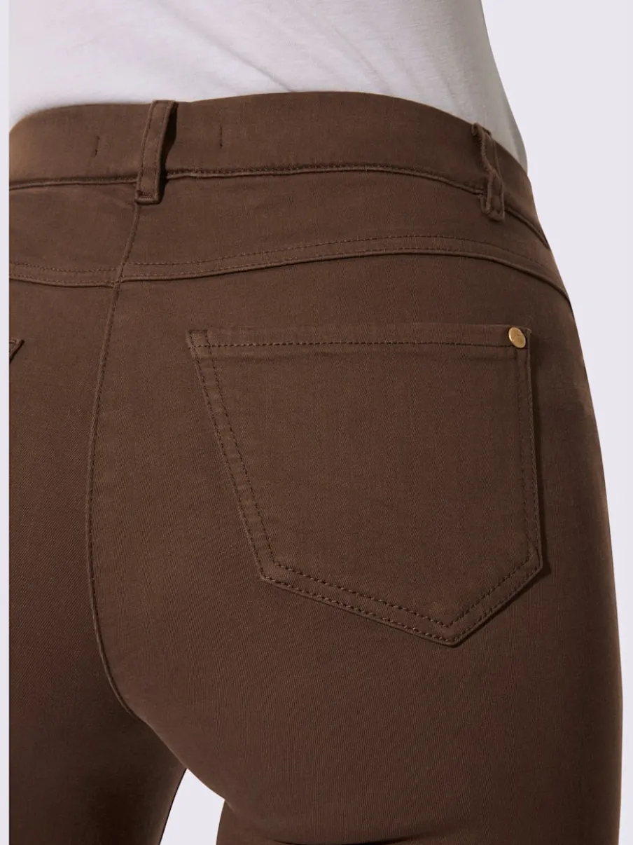 Jean extensible à fausse fermeture avec pierres brillantes et fente