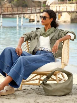 Jean à jambes larges avec style cinq poches en denim