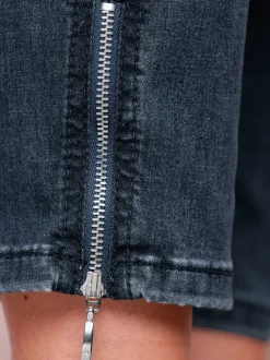 Jean 5 poches avec broderie et strass brillants