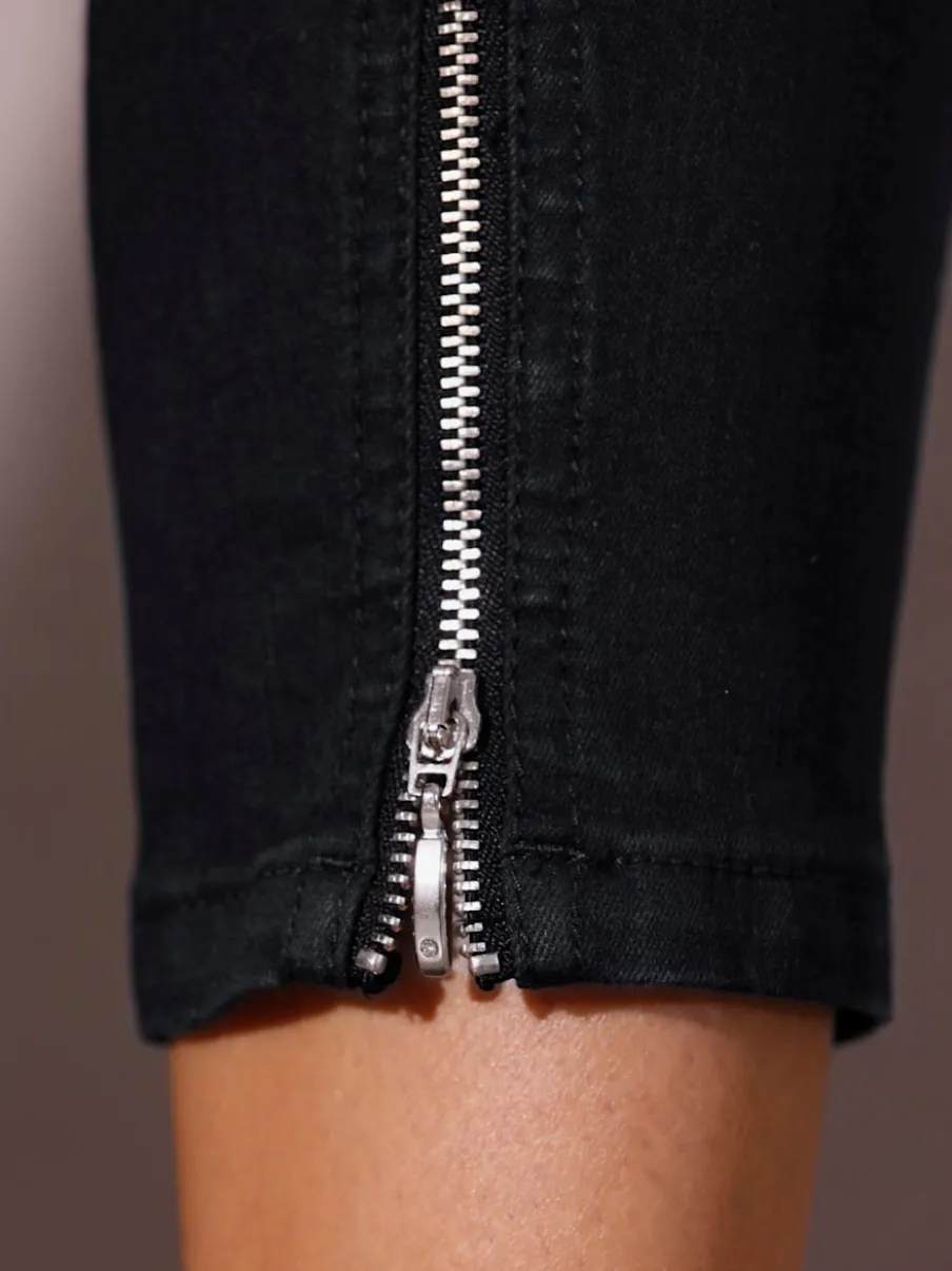 Jean 5 poches avec broderie et strass brillants