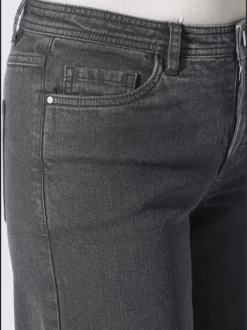 Jean 5 poches qualité coton extensible indéformable