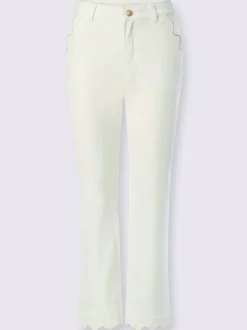 Jean push-up légèrement évasé avec ceinture gainante et poches