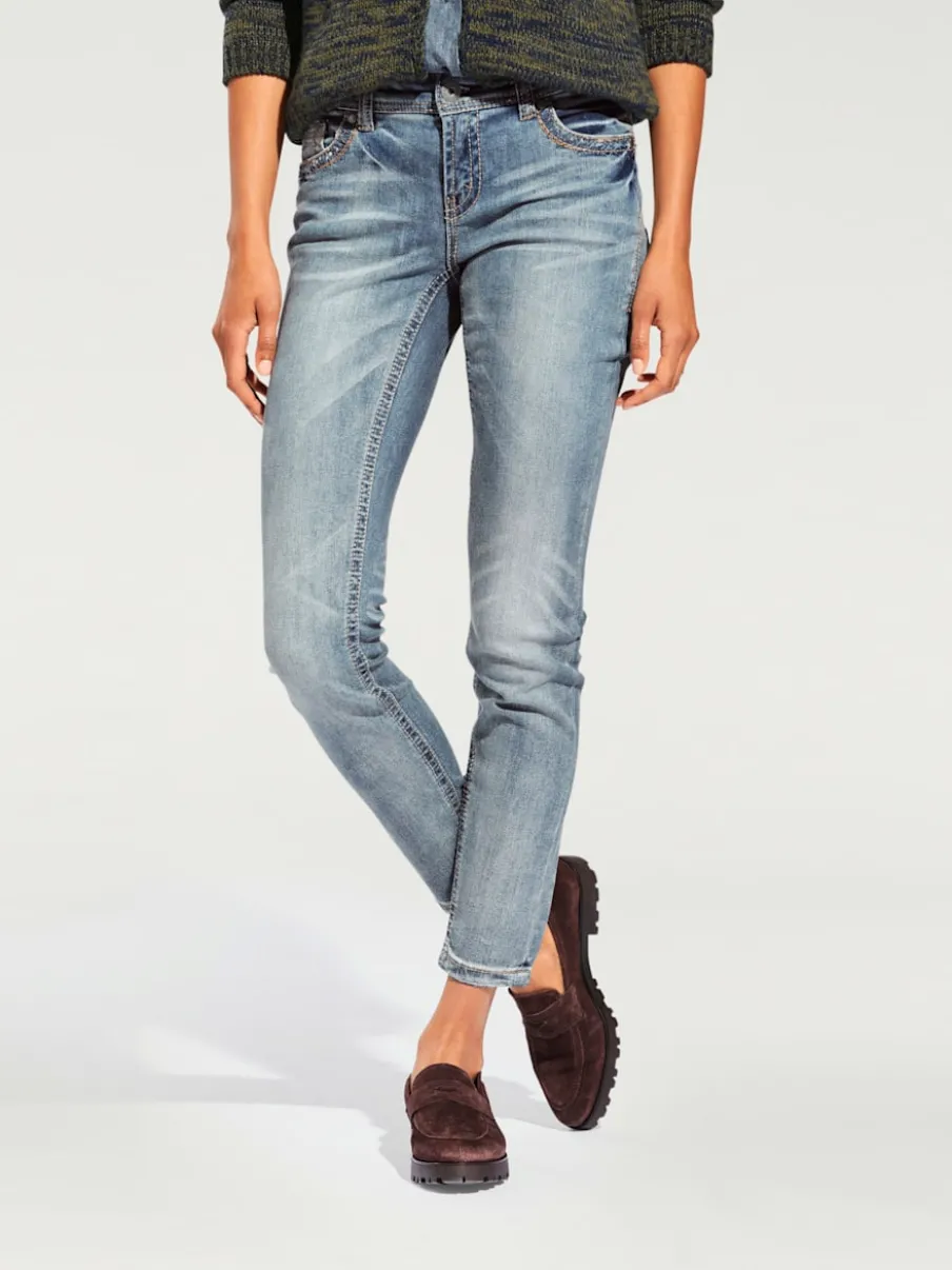 Jean skinny avec broderie et effet ventre plat