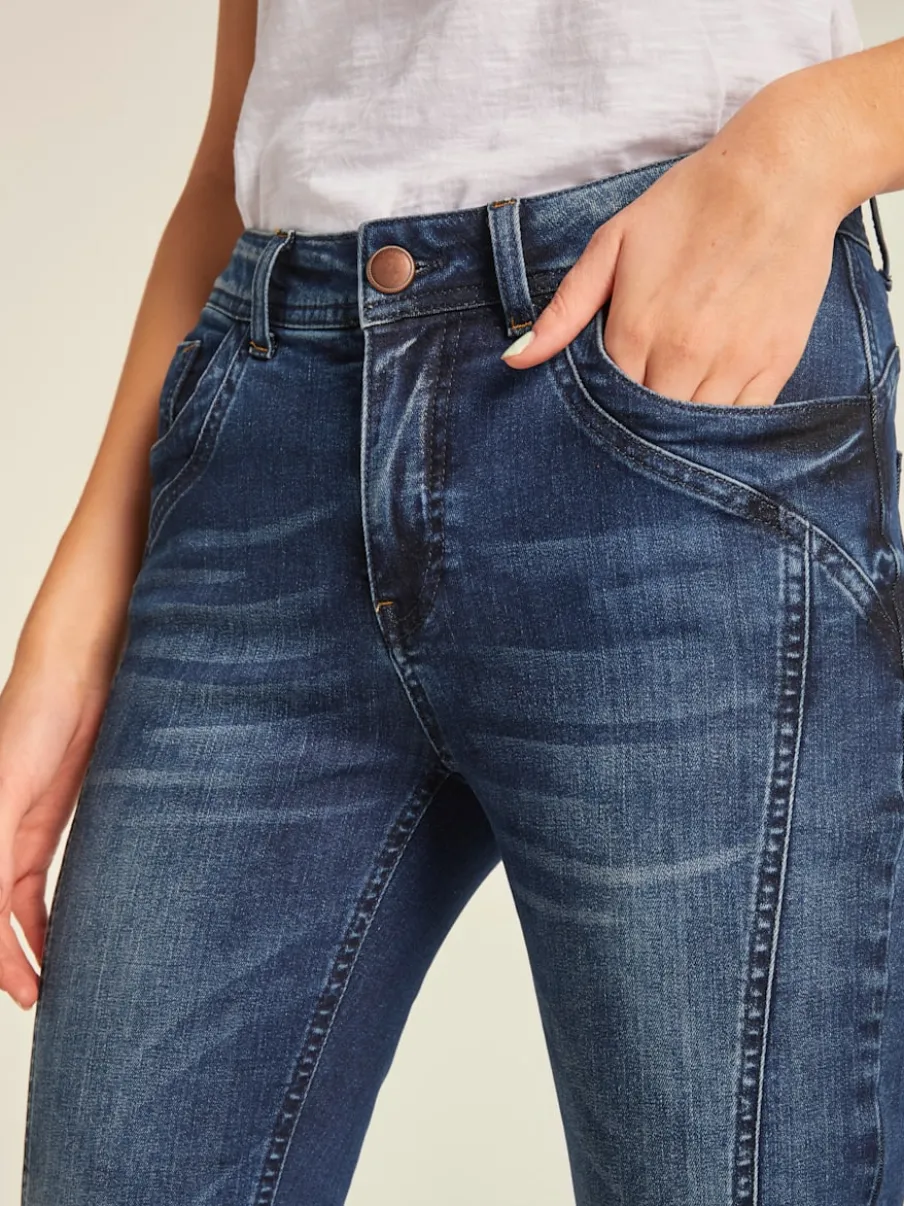 Jean skinny effet usé intégrant Power Mesh élasthanne.