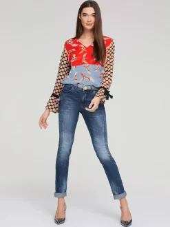Jean skinny effet usé intégrant Power Mesh élasthanne.