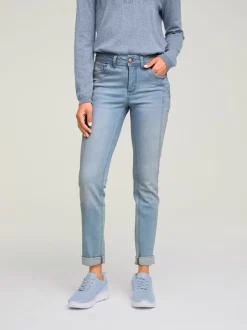 Jean skinny effet usé intégrant Power Mesh élasthanne.