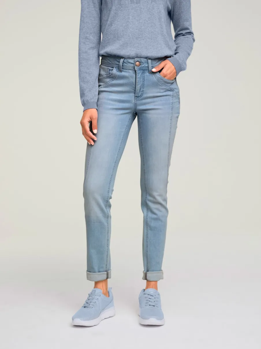 Jean skinny effet usé intégrant Power Mesh élasthanne.