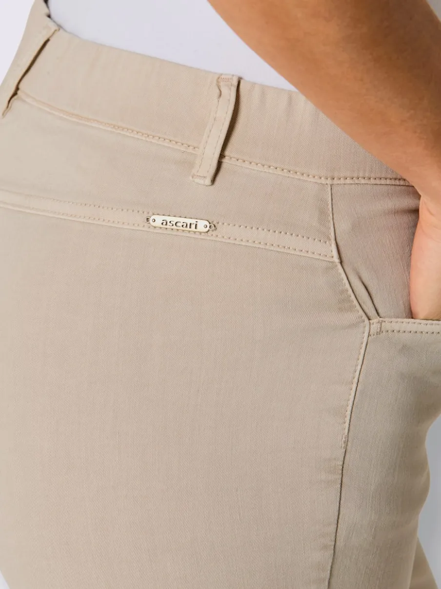 Jean 7/8 évasé avec ceinture invisible et poches confortables