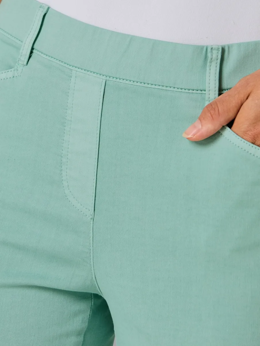 Jean 7/8 évasé avec ceinture invisible et poches confortables