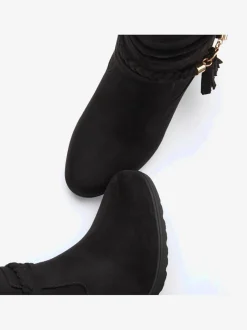 Jolies bottines avec talon bottier