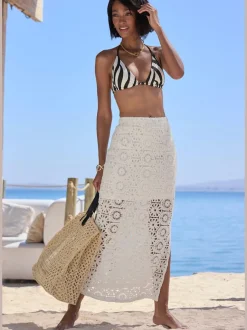 Jupe en tricot de plage avec ceinture élastique et motifs ajourés
