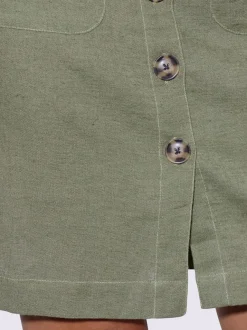Jupe estivale en lin avec patte de boutonnage et poches.